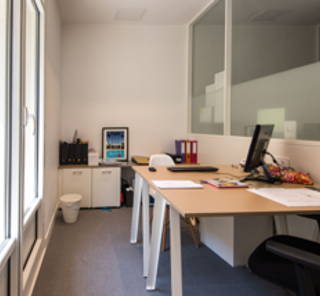 Bureau privé 10 m² 2 postes Coworking Rue de la République Marseille 13002 - photo 3